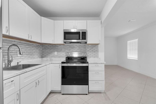 941 SW 31st Ct, Miami, FL 33135