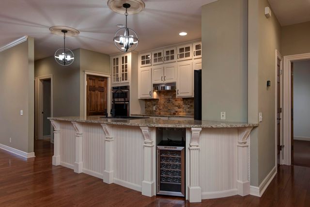 879 E Westchester Drive, Springfield, MO 65810