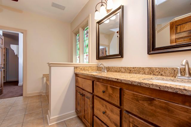 879 E Westchester Drive, Springfield, MO 65810