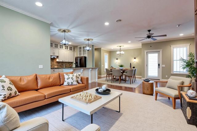879 E Westchester Drive, Springfield, MO 65810