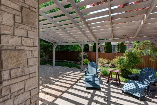 879 E Westchester Drive, Springfield, MO 65810