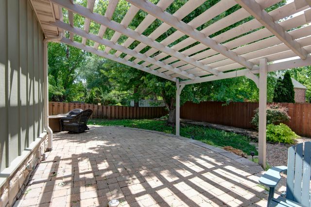 879 E Westchester Drive, Springfield, MO 65810