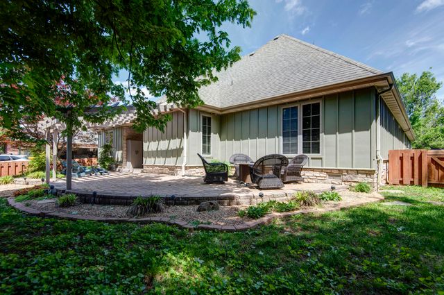 879 E Westchester Drive, Springfield, MO 65810