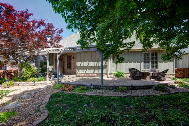 879 E Westchester Drive, Springfield, MO 65810