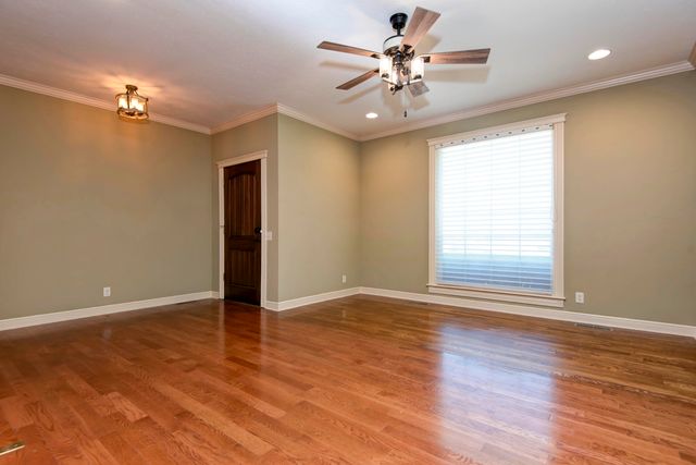 879 E Westchester Drive, Springfield, MO 65810