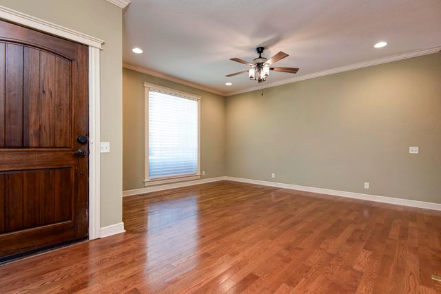879 E Westchester Drive, Springfield, MO 65810
