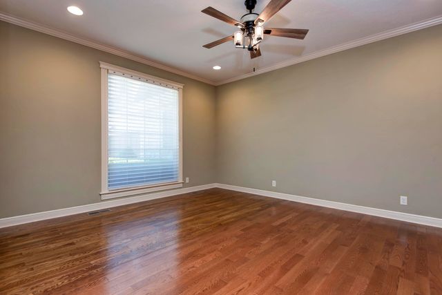 879 E Westchester Drive, Springfield, MO 65810