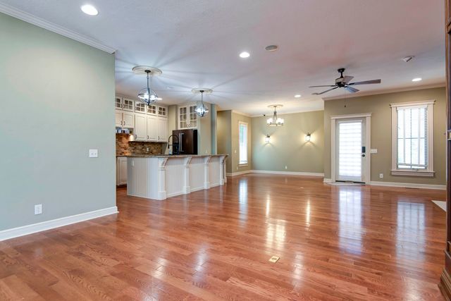 879 E Westchester Drive, Springfield, MO 65810