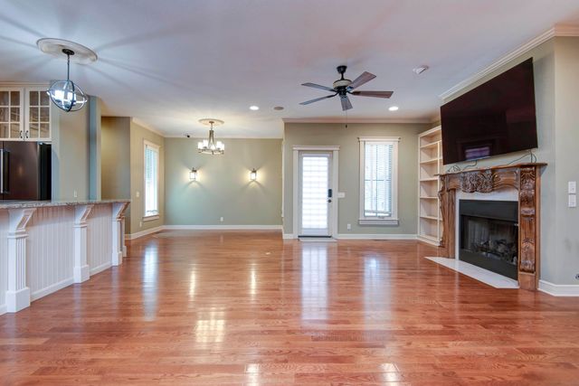 879 E Westchester Drive, Springfield, MO 65810