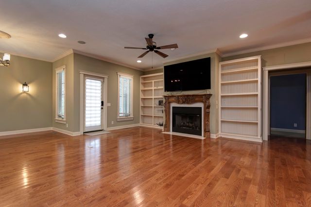 879 E Westchester Drive, Springfield, MO 65810