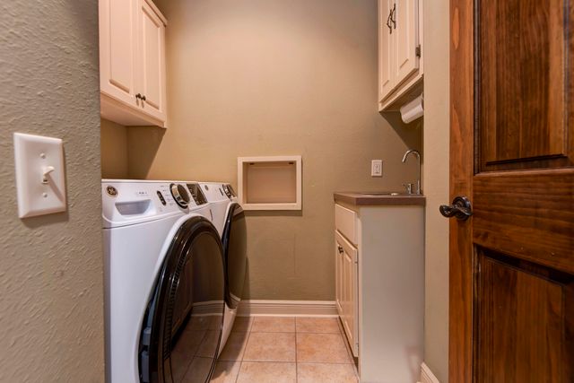 879 E Westchester Drive, Springfield, MO 65810