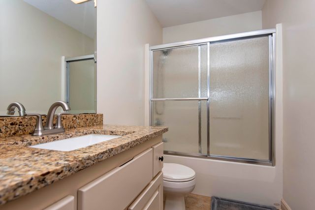 879 E Westchester Drive, Springfield, MO 65810