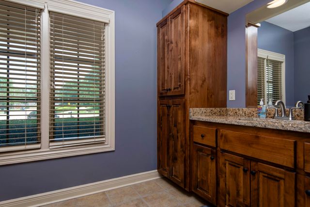879 E Westchester Drive, Springfield, MO 65810