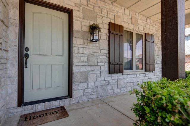 879 E Westchester Drive, Springfield, MO 65810
