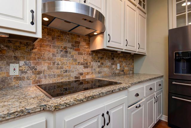 879 E Westchester Drive, Springfield, MO 65810