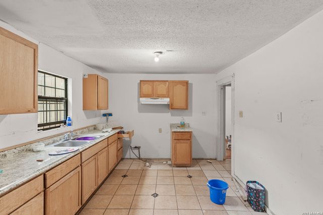918 CECILIA ST, San Antonio, TX 78207