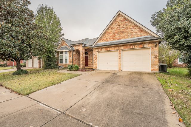 2306 Bear Run Road, Arlington, TX 76001
