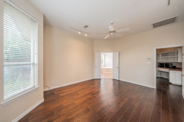 2306 Bear Run Road, Arlington, TX 76001