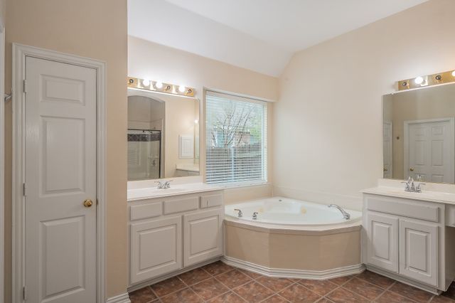 2306 Bear Run Road, Arlington, TX 76001