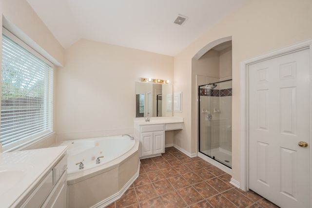 2306 Bear Run Road, Arlington, TX 76001