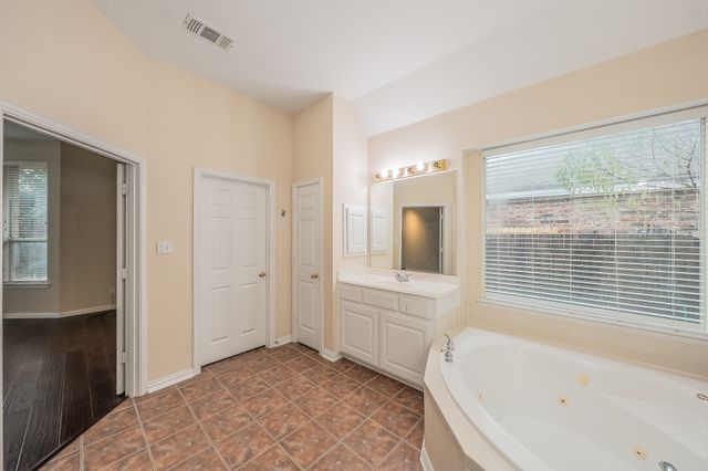 2306 Bear Run Road, Arlington, TX 76001