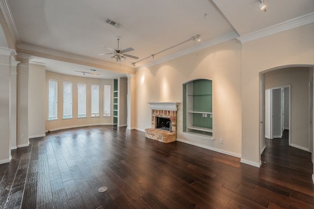 2306 Bear Run Road, Arlington, TX 76001