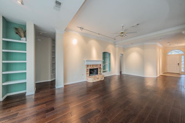 2306 Bear Run Road, Arlington, TX 76001