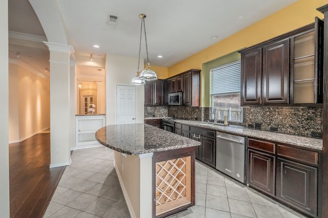 2306 Bear Run Road, Arlington, TX 76001