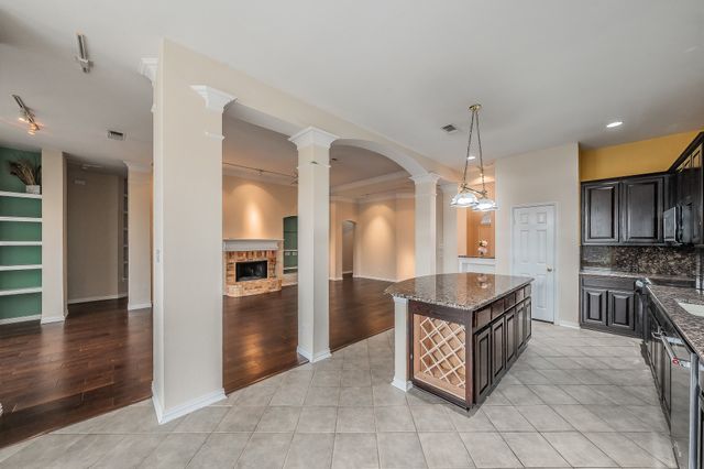 2306 Bear Run Road, Arlington, TX 76001