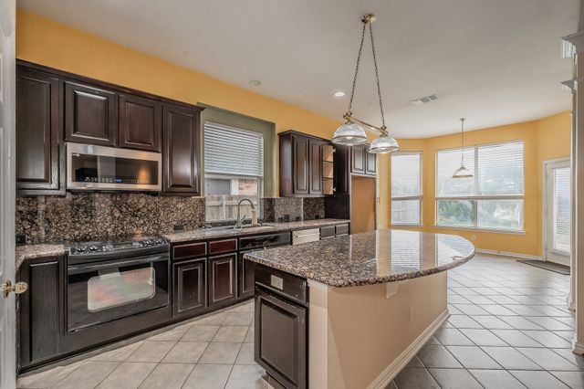 2306 Bear Run Road, Arlington, TX 76001