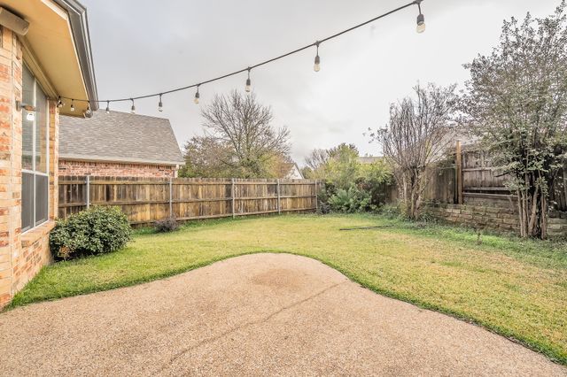 2306 Bear Run Road, Arlington, TX 76001
