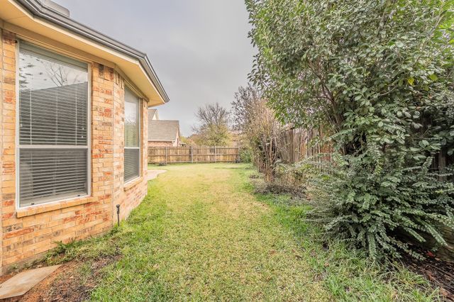 2306 Bear Run Road, Arlington, TX 76001