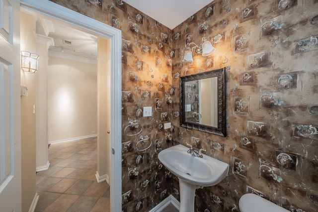 2306 Bear Run Road, Arlington, TX 76001