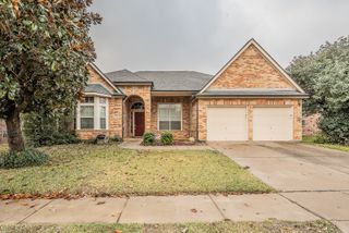 2306 Bear Run Road, Arlington, TX 76001