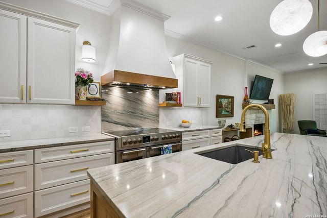 10 Inwood Knoll, San Antonio, TX 78248