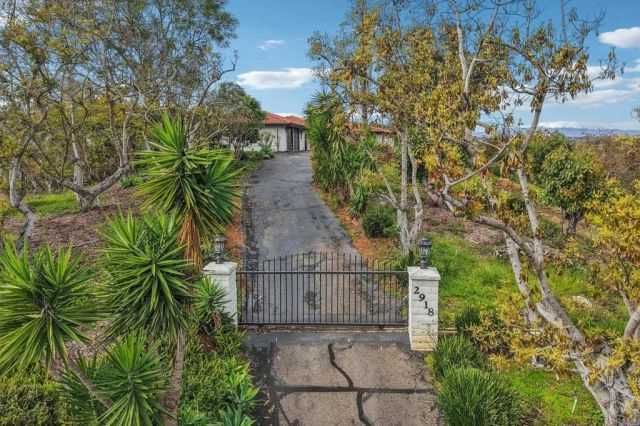 2918 Los Campos Drive, Fallbrook, CA 92028
