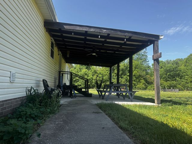 831 Philippi Rd, Wartrace, TN 37183