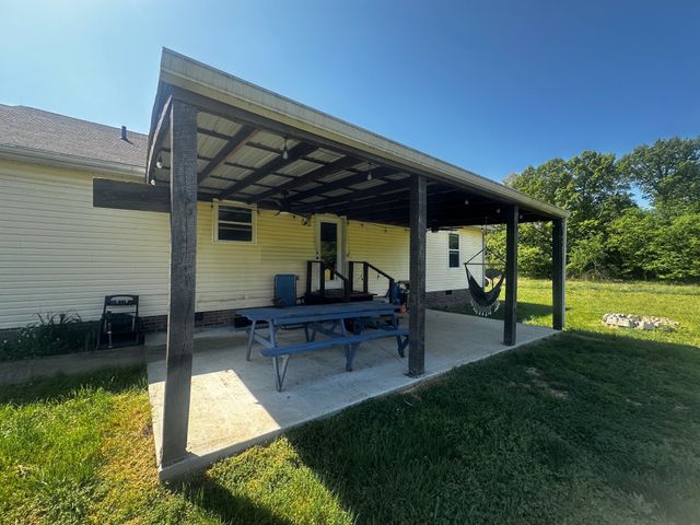 831 Philippi Rd, Wartrace, TN 37183
