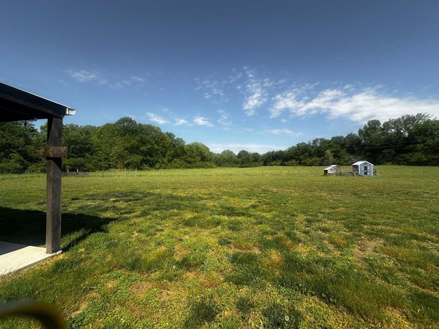 831 Philippi Rd, Wartrace, TN 37183