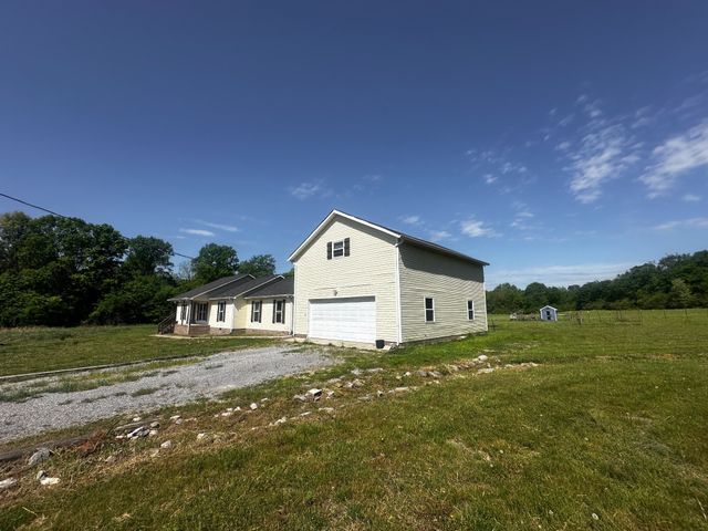 831 Philippi Rd, Wartrace, TN 37183