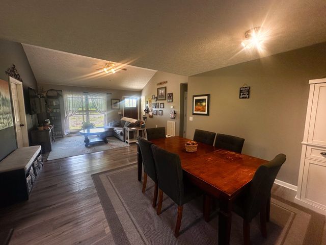 831 Philippi Rd, Wartrace, TN 37183