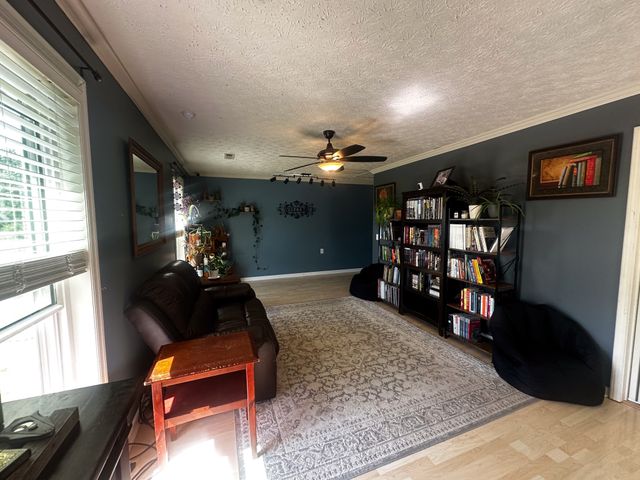 831 Philippi Rd, Wartrace, TN 37183