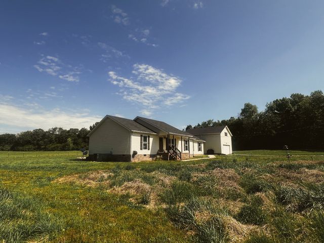 831 Philippi Rd, Wartrace, TN 37183
