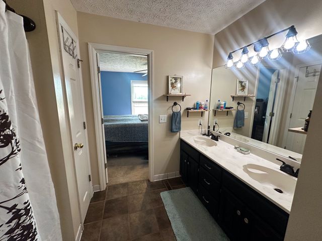 831 Philippi Rd, Wartrace, TN 37183
