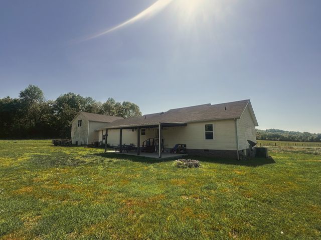 831 Philippi Rd, Wartrace, TN 37183