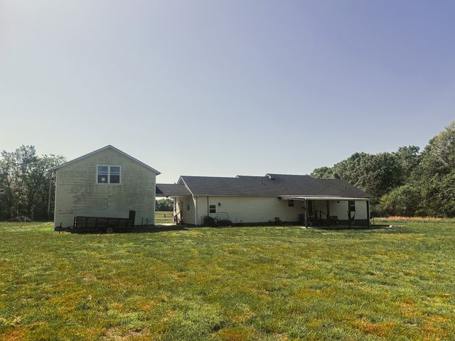 831 Philippi Rd, Wartrace, TN 37183