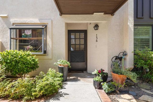 136 S Jayton Lane, Encinitas, CA 92024