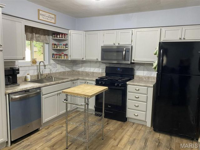 22 Saint George Drive, Belleville, IL 62221