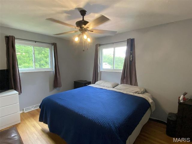 22 Saint George Drive, Belleville, IL 62221