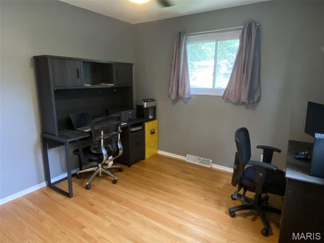 22 Saint George Drive, Belleville, IL 62221